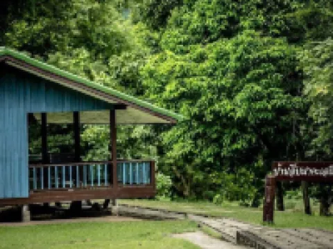 ห้วยขาแข้ง คันทรีโฮม รีสอร์ท โรงแรมในอำเภอ บ้านไร่