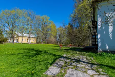 Koivulan Kartano Отели рядом с достопримечательностью «PikkuOmena»