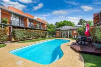 National Hotel Complex Bendigo Hotels in Golden Square