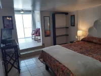 Seaside Hotel & Victor's RV Park