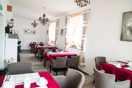 Pension & Restaurant la Amalia Отели в г. Марц