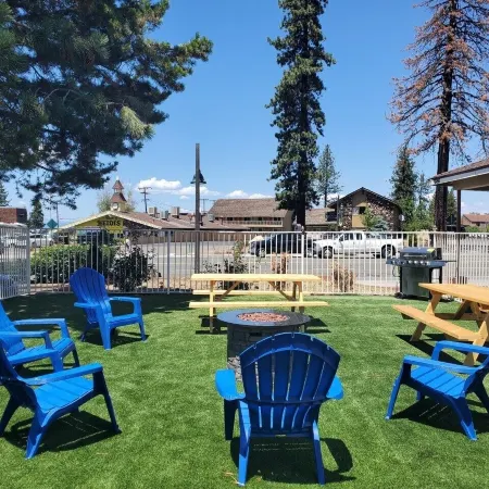 Bluebird Day Inn & Suites