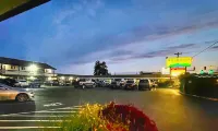 Wild Rivers Motorlodge - parking