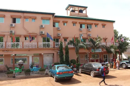 Hôtel la Tour d'Argent Отели в г. Гаруа