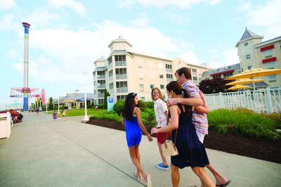 Surroundings Cedar Point Hotel Breakers Photo