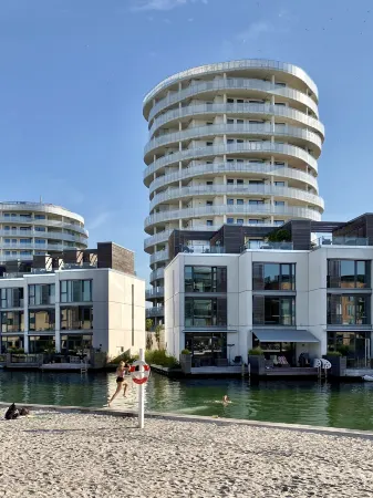 Stay Bryggen Отели рядом с достопримечательностью «Конная статуя Кристиана IX»