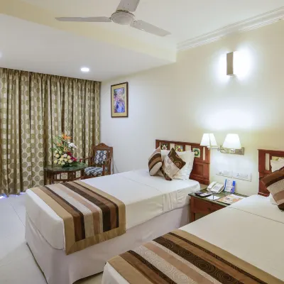 La-Paz Gardens Beacon Hotel - Vasco da Gama Goa Отели рядом с достопримечательностью «Университет Гоа»