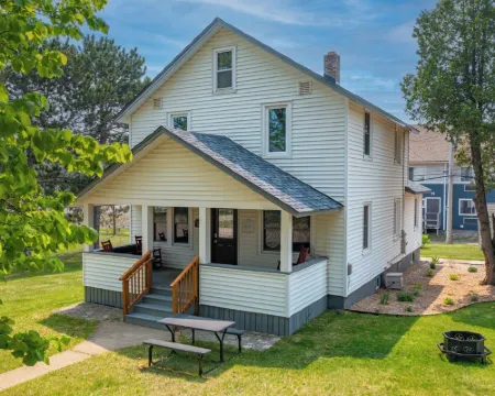 Pine Park - Charming 5 BR home Hotels in Ely