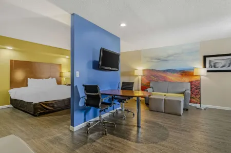 Clarion Pointe Staunton East Отели рядом с достопримечательностью «Университет Мэри Болдуин»