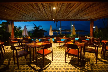 Angkla Beach Club & Boutique Resort Отели рядом с достопримечательностью «Накпан Бич»