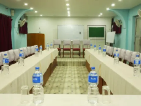 Jungle Safari Resort Hotels in Sauraha