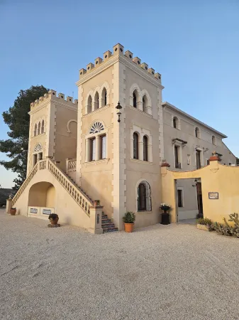 Hotel Finca la Mixtura, Restaurant Mélange Отели рядом с достопримечательностью «Torreta Mariola»