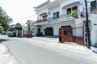 RedDoorz Near Puro Mangkunegaran - Pensions