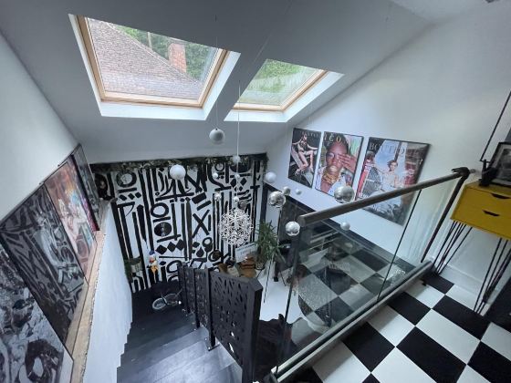 Artsy Retreat - Sleeps 4 Free Parking & Balcony