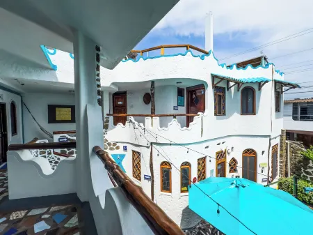 Maidith Galapagos Inn Отели рядом с достопримечательностью «Исследовательская станция Чарльза Дарвина»