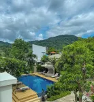 Hill Myna Holiday Park & Cafe