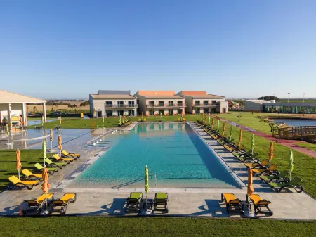 Vila Gale Nep Kids Отели в г. Алберноа