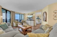 402 Summerhouse by Avantstay Beachfront Condo w/ Community Pool Access