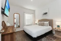 Rest Ashored by Pristine Property Vacation Rentals - 발코니