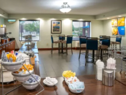 Comfort Suites Outlet Center Hotels in Buncombe County