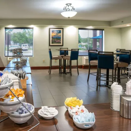 Comfort Suites Outlet Center