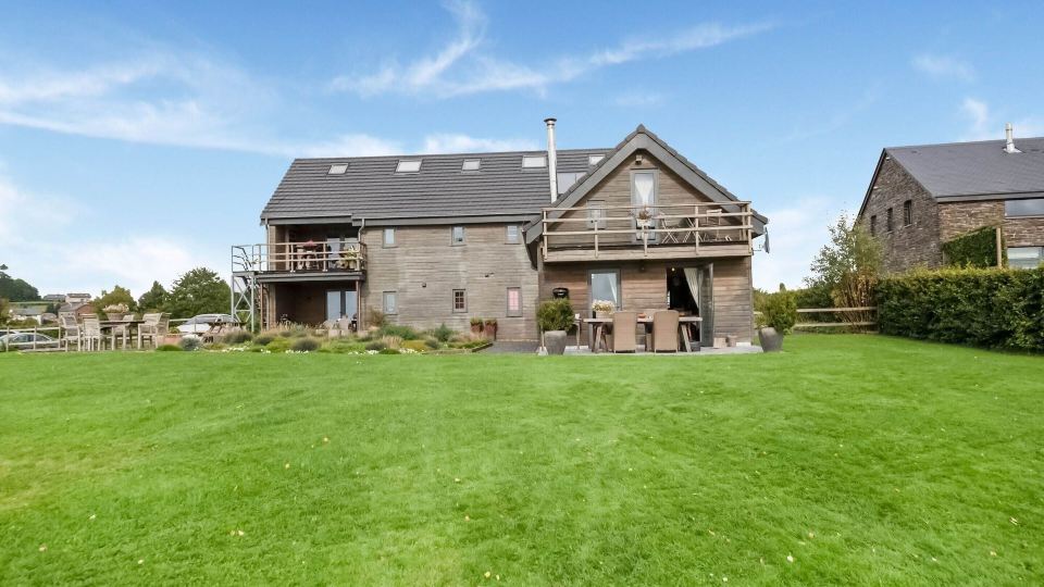 Petit Wilogne Holiday Home in Mont