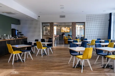 Mayrena Hotel Отели рядом с достопримечательностью «Chemin Littoral du Bois de Cise au Tréport»