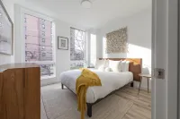 Stylish 3Br Retreat w Private Deck Near NYC Hotels in Hoboken