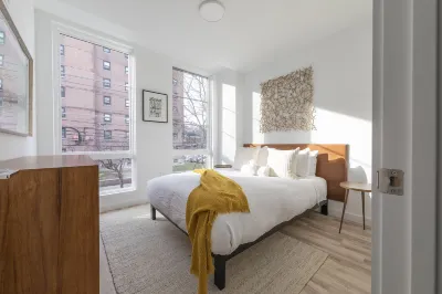 Stylish 3Br Retreat w Private Deck Near NYC