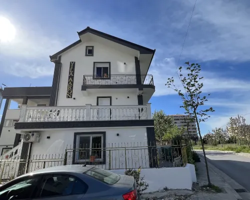 VILA AARON โรงแรมในเดอร์เรส