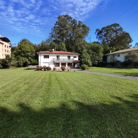 Charming 6-Bed Chalet in Llanes