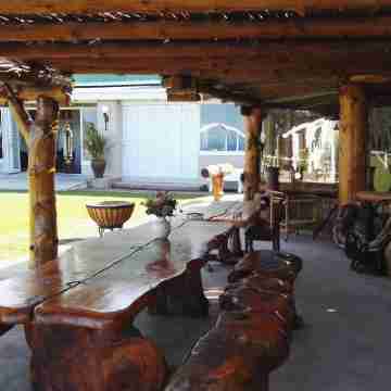 TNiqua Stable Inn Hotel Exterior