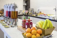 DoubleTree by Hilton Boston Logan Airport Chelsea - breakfast