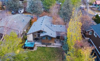 Riverfront Bend by Avantstay Private Dock, Large Yard w/ Views, Hot Tub