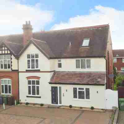 Large Luxury Home in Solihull - Sleeps 14 Near NEC & BHX Hotel Exterior