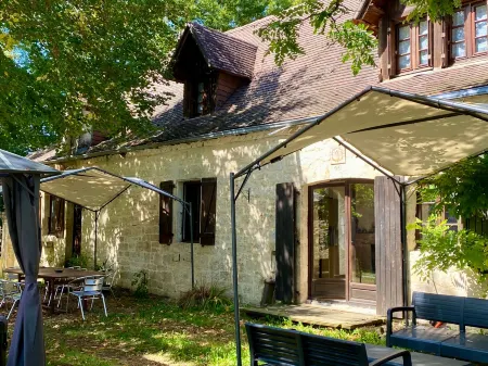 Domaine VALENQUERCY Отели в г. Ла-Шапель-о-Сен