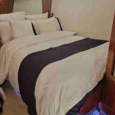 Live on a Luxury 65ft Yacht in Duquesa- Estapona Rooms