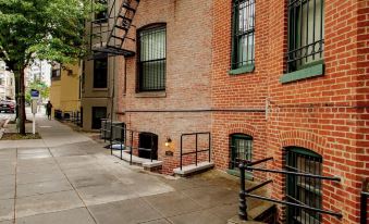 A Classy Corner of DC Minutes Walk to Dupont Circle