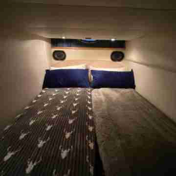 Romantic 3Beds Yacht Escape on Thames Rooms