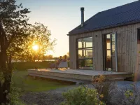 Waterlodge Tomke in Nes Hotels in Grouw