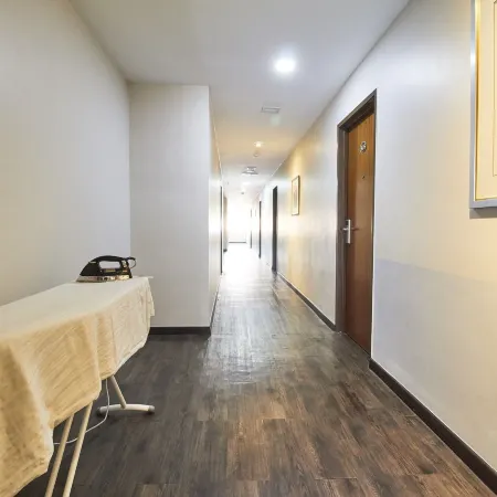 Canary Hotel Отели рядом с достопримечательностью «Торговый комплекс Pertama»