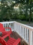 Five-Star Historic Boyd Harvey Carriage House 2 Bedroom Home by Redawning Hotels in Lenoir City
