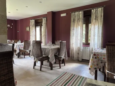 Hospedería Rural Santa Cruz Отели в г. Альседа