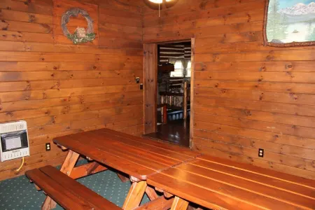 Hominy Ridge Cabins and Gift Shop