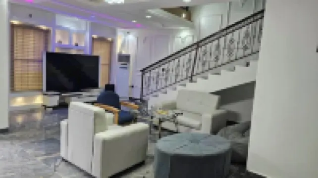 De-Lexis Hotel & Suites