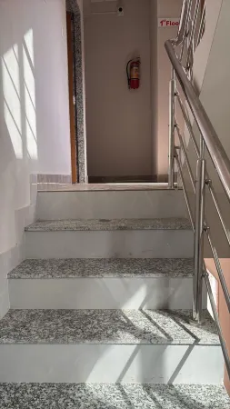 Hotel Darshan Palace - Near Dwarka Railway Station & Shree Dwarkadhish Temple Отели рядом с достопримечательностью «Нейджшвар Джйошерлинг темпл»