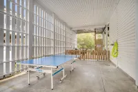 Private Pool and Relaxing Screened Porch Retreat - Charming Oasis