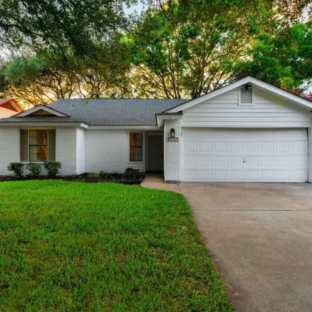Charming & Bright W Lounging Pool and Hot Tub