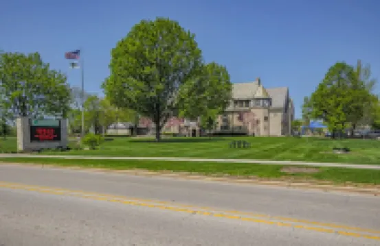 Comfy One Bed Apartment in Forest Park