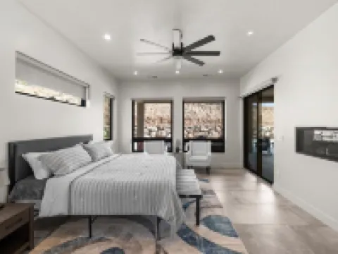 Beautiful 5 Bd/6 Bath - Zion's Edge, Kolob Canyon, Private Pool, Hot Tub, Views! 維爾京酒店